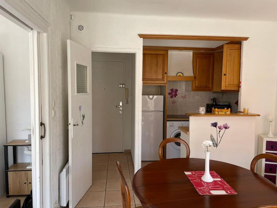 Studio A Sanary-Sur-Mer Avec Balcon A 200M Du Port المظهر الخارجي الصورة